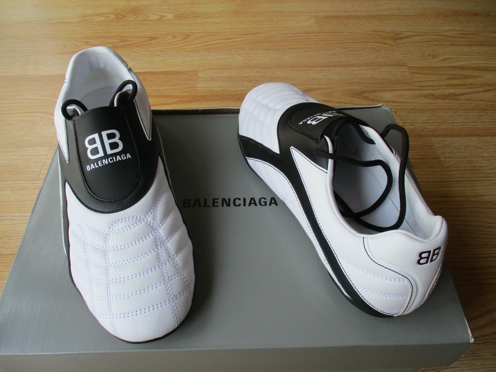$595 Balenciaga Zen Low Top White Black Sneakers Womens sz $595 Balenciaga Zen Low Top White Black Sneakers Womens sz