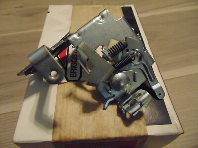 Briggs & Stratton Single Cylinder Vertical Engine Control Bracket 494538 496817