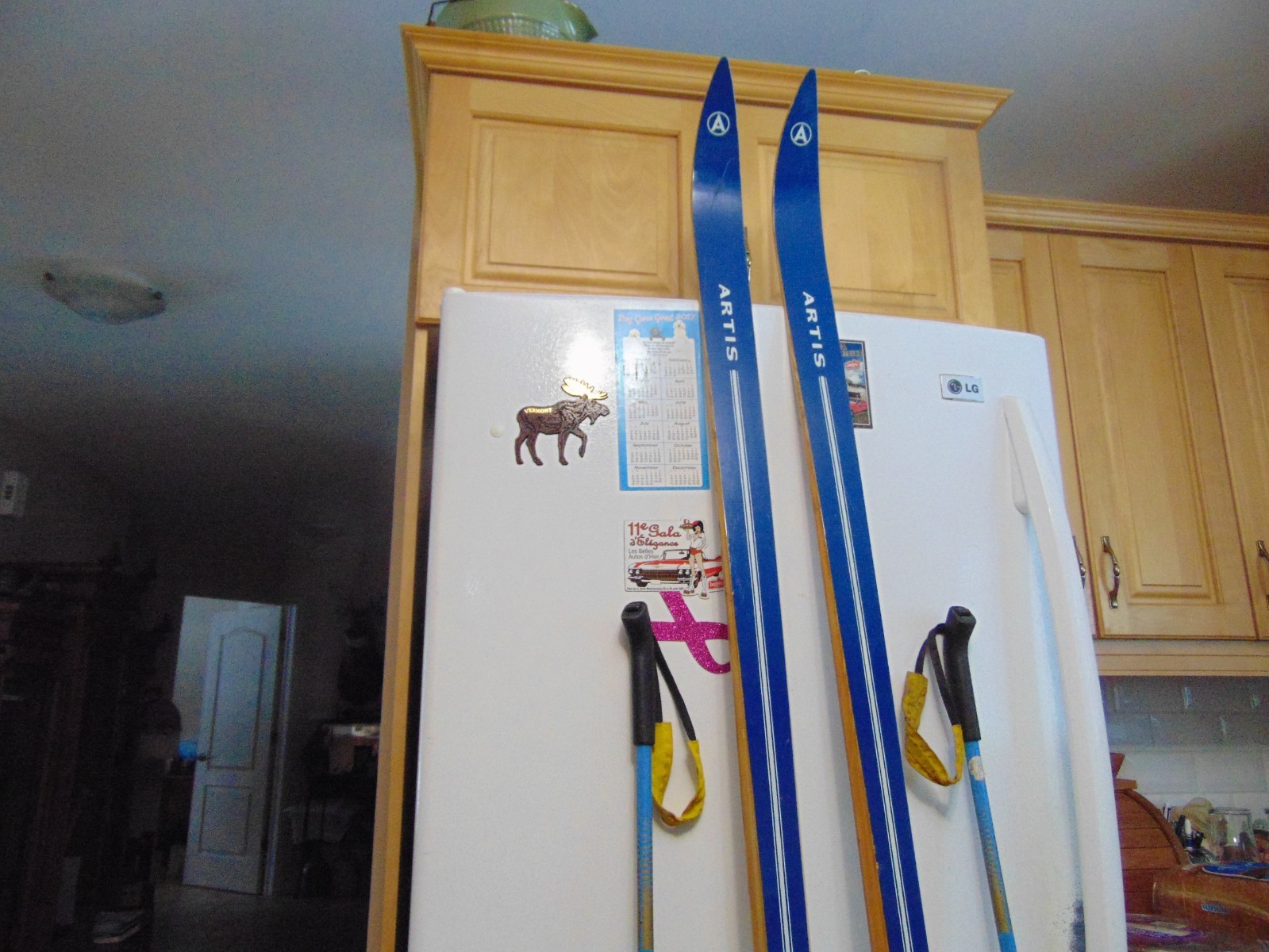 vintage/wooden skis   79    long   with poles  nice        # 6889