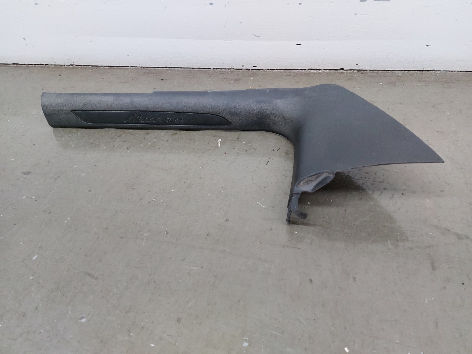 2017 PORSCHE MACAN - Front Right Lower A Pillar TRIM / Panel 95B863484K