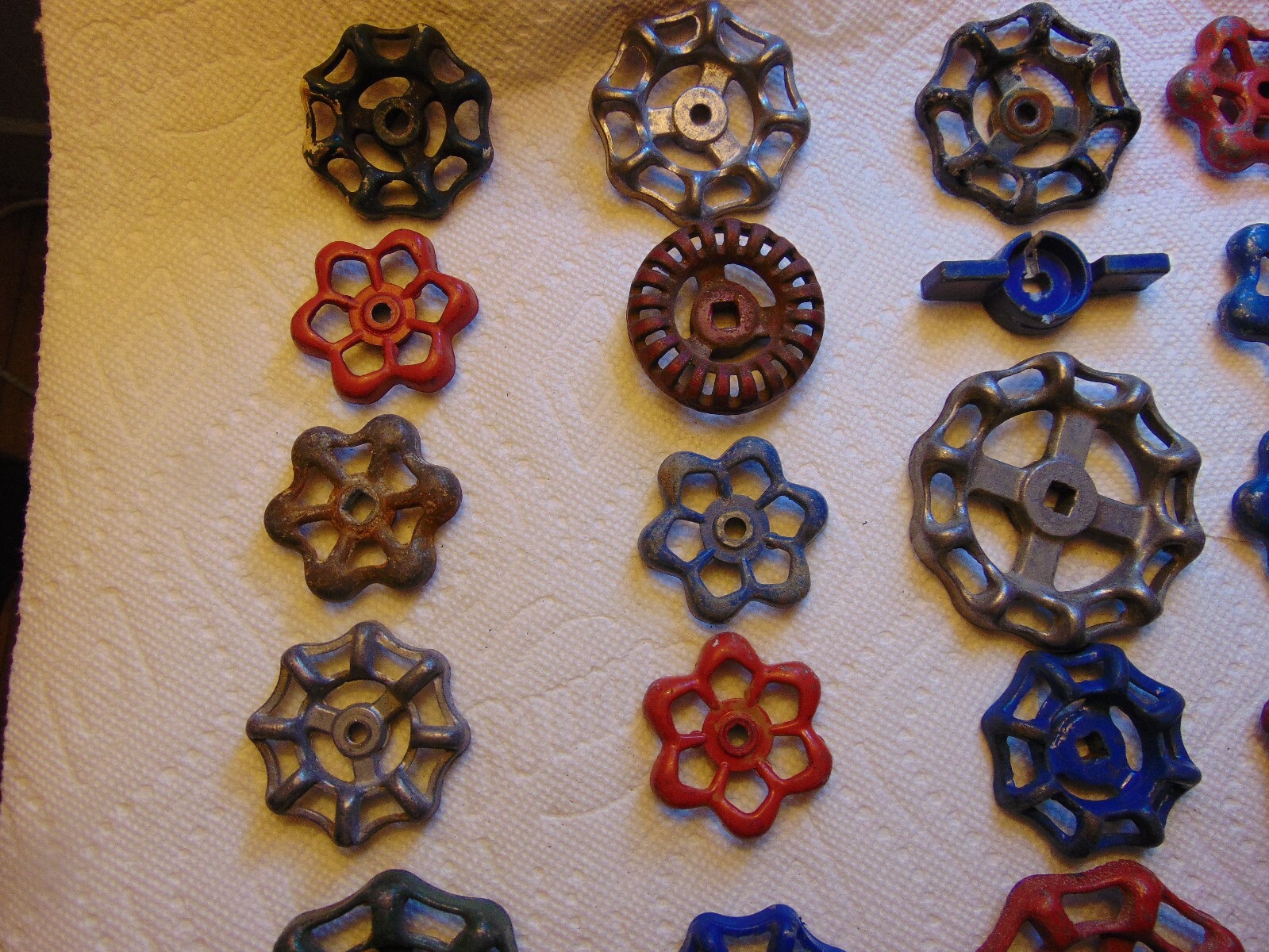 LOT OF 25 WATER VALVE FAUCET HANDLES VINTAGE INDUSTRIAL STEAMPUNK SALVAGE LOT  D