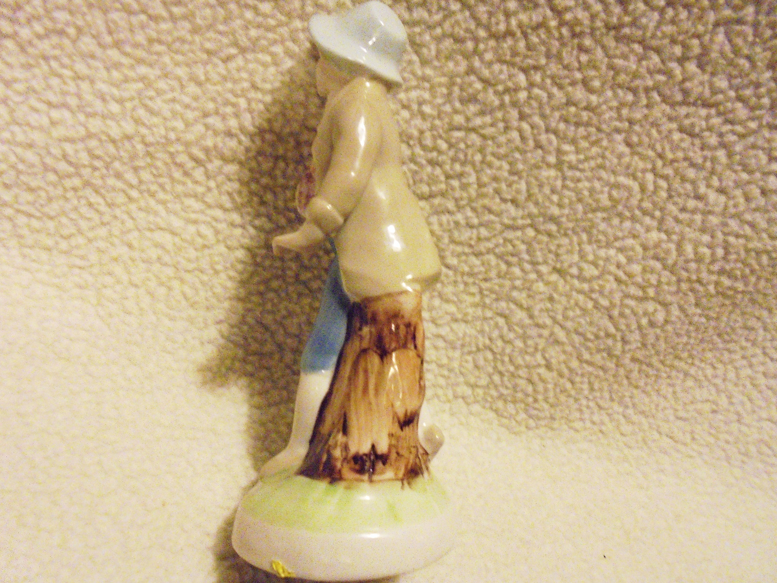 NICE VINTAGE SIGNED ESPADA NAVARO PORCELAIN MAN FIGURINE...APPROX 6 1/4