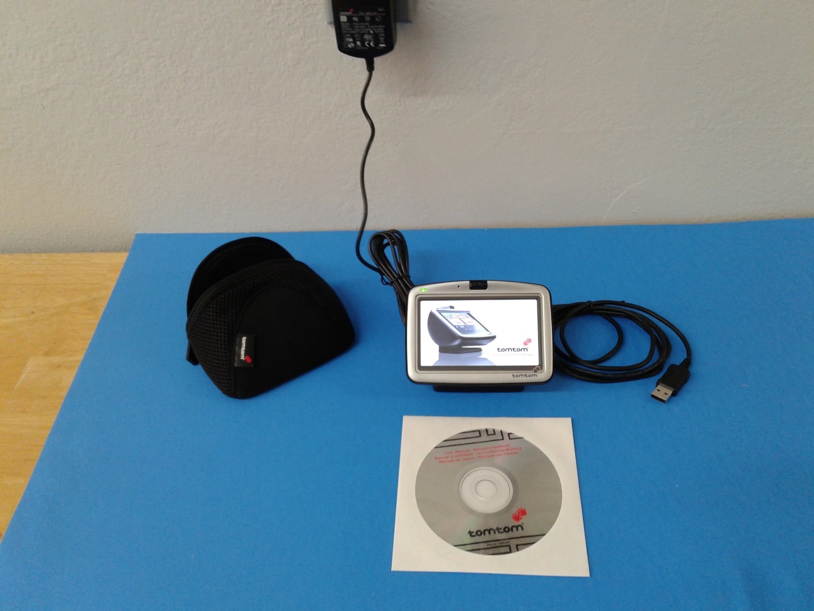 Tomtom GO 510 w/home dock outlet and USB charger USA&Canada mesh bag CD