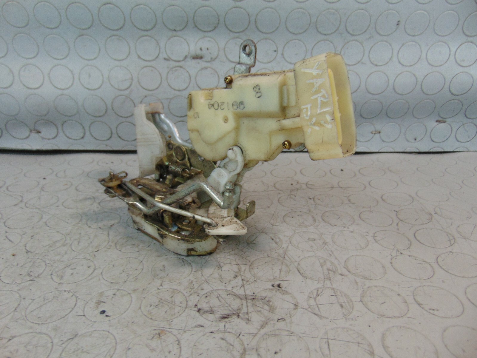 Serratura porta destra TOYOTA YARIS 991204