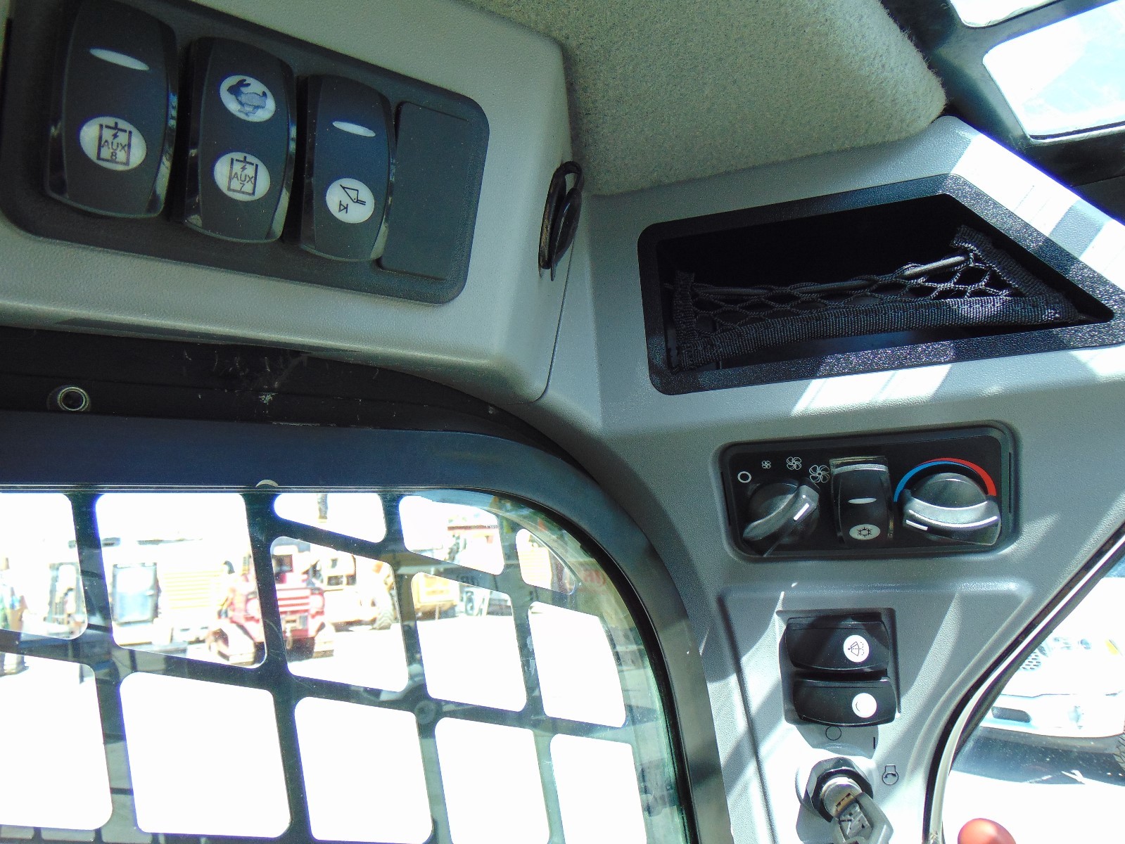 2015 CAT 259D - 2 SPEED TURBO - A/C CAB - SELF LEVELING - DELUXE MONITOR - AM/FM