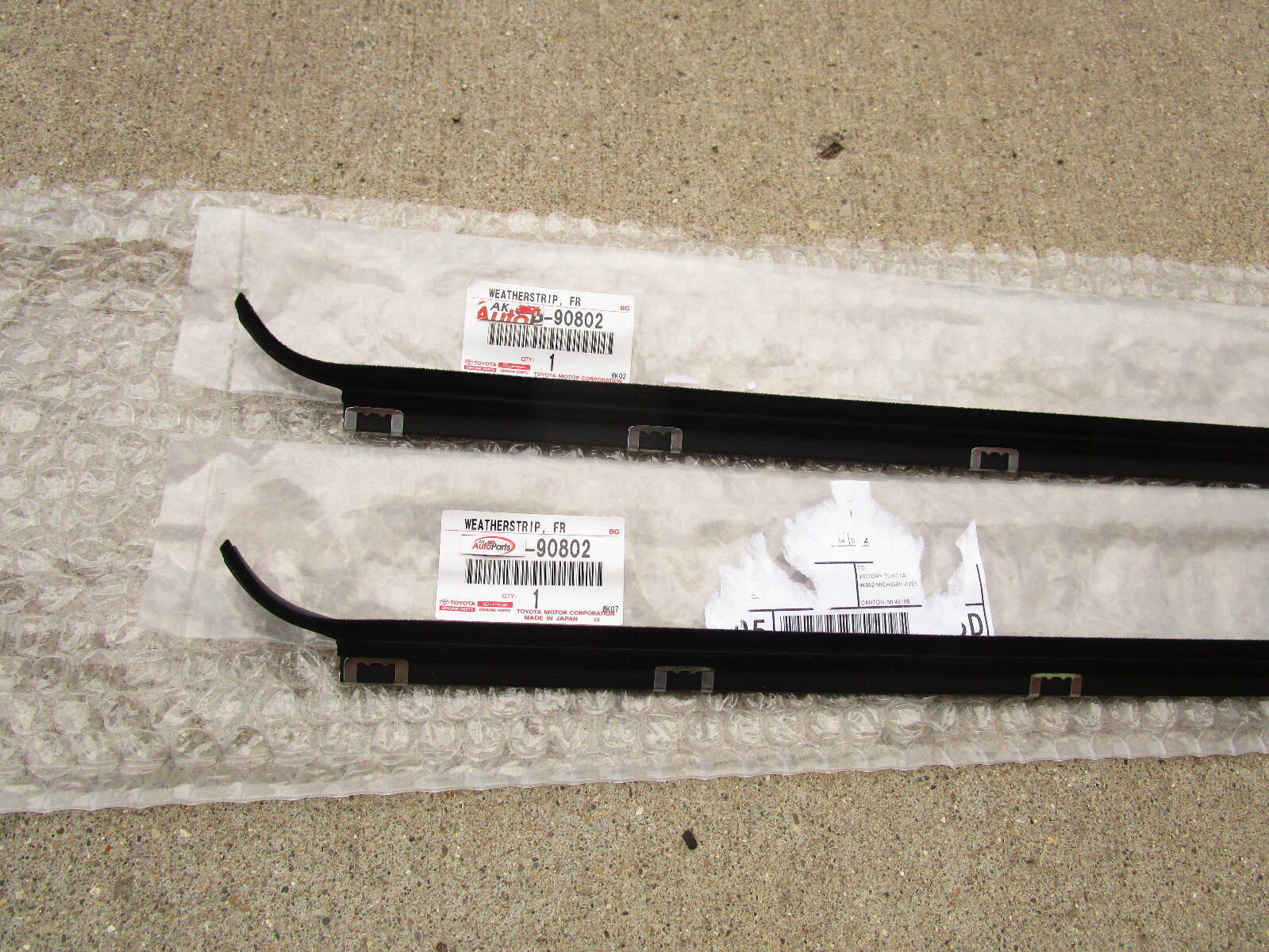 81-83 TOYOTA LAND CRUISER FJ40 FRONT LH+RH OUTER DOOR WEATHERSTRIP OEM NEW 27 IN