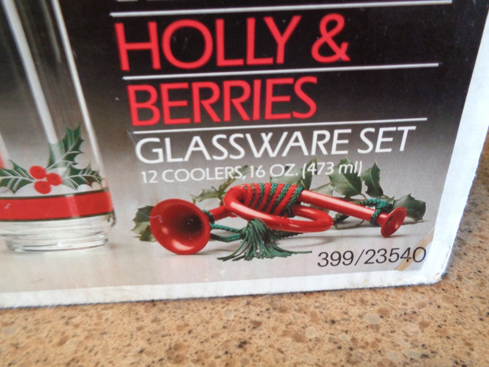 12 LIBBEY HOLLY AND BERRY TALL DRINKING GLASSES CHRISTMAS 16 OZ W/BOX EUC