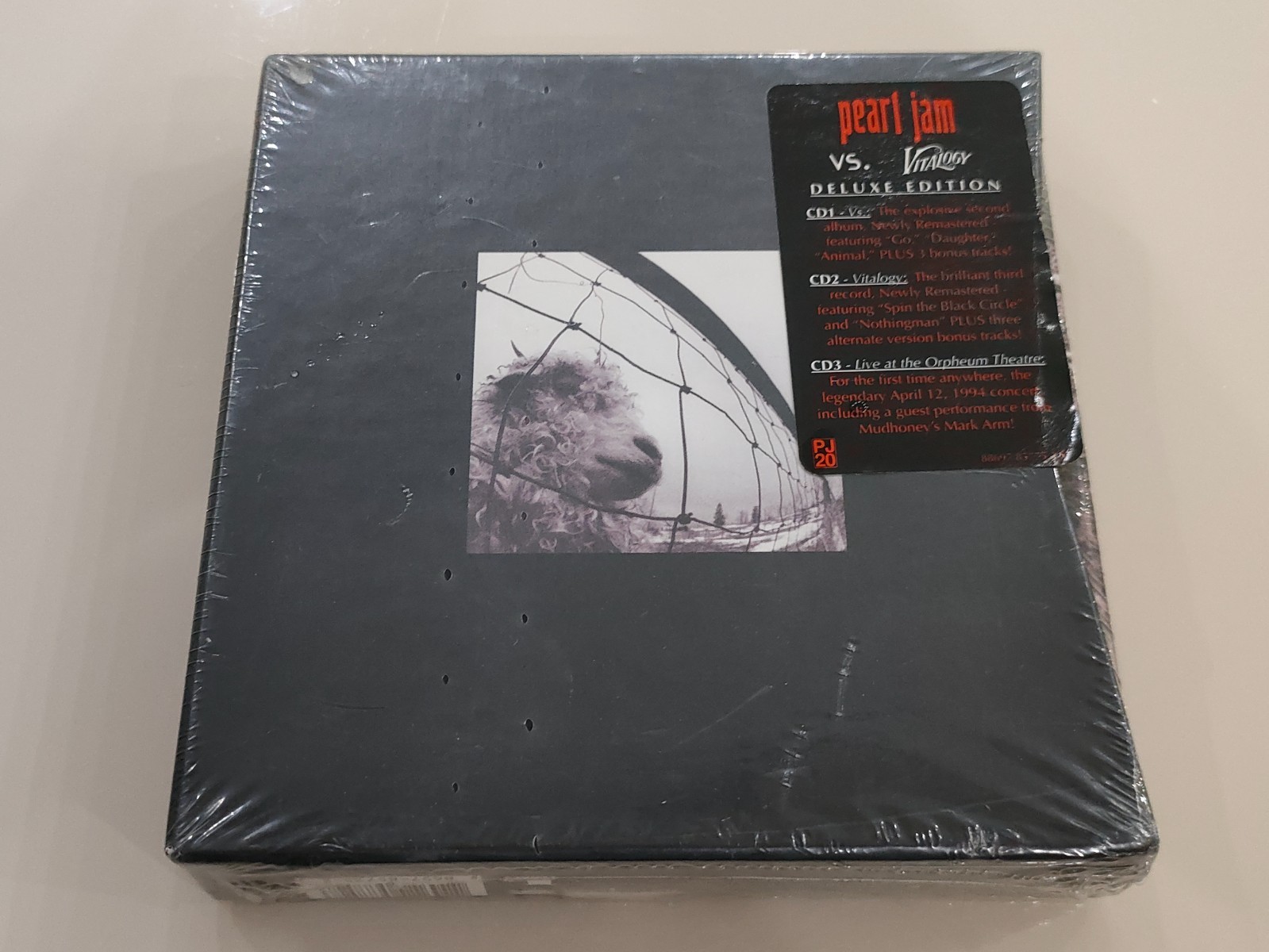 【専用】パール・ジャム Vs. / Vitalogy デラックス 新品 Vs. / Vitalogy (1993-1995) by Pearl Jam (3CD,2011) Box Set
