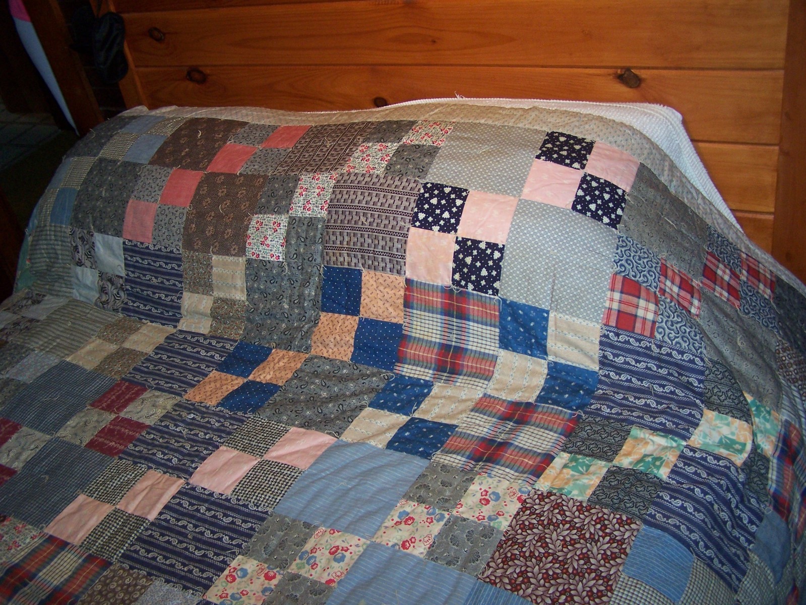 Antique Shabby Faded  Cotton Fabric quilt 90x90