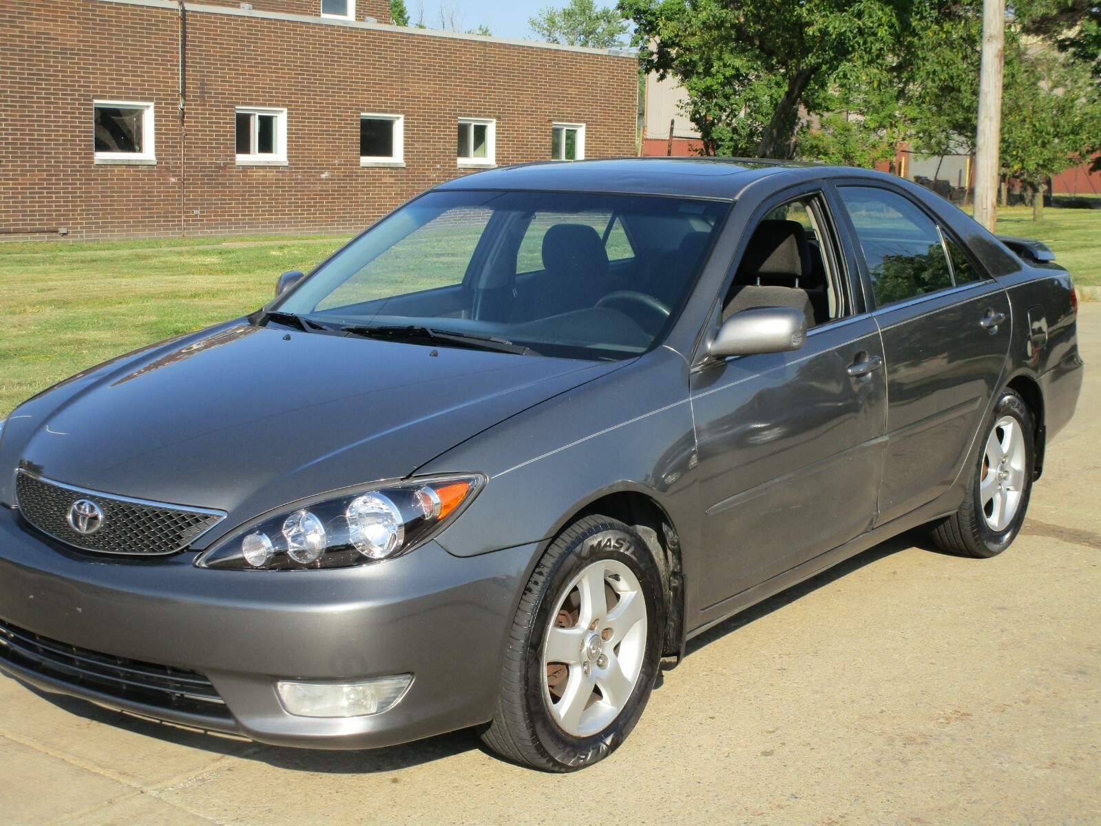 2005 Toyota Camry Se - 132k Miles - Looks Good - Runs Great - Must See!