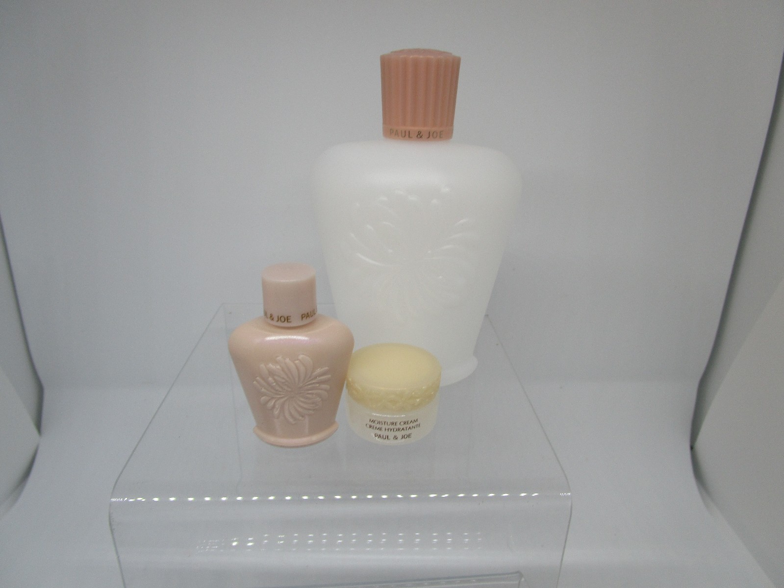 Paul & Joe Gift Set: Makeup remover, logo bag, eye cream, sample foundation cult