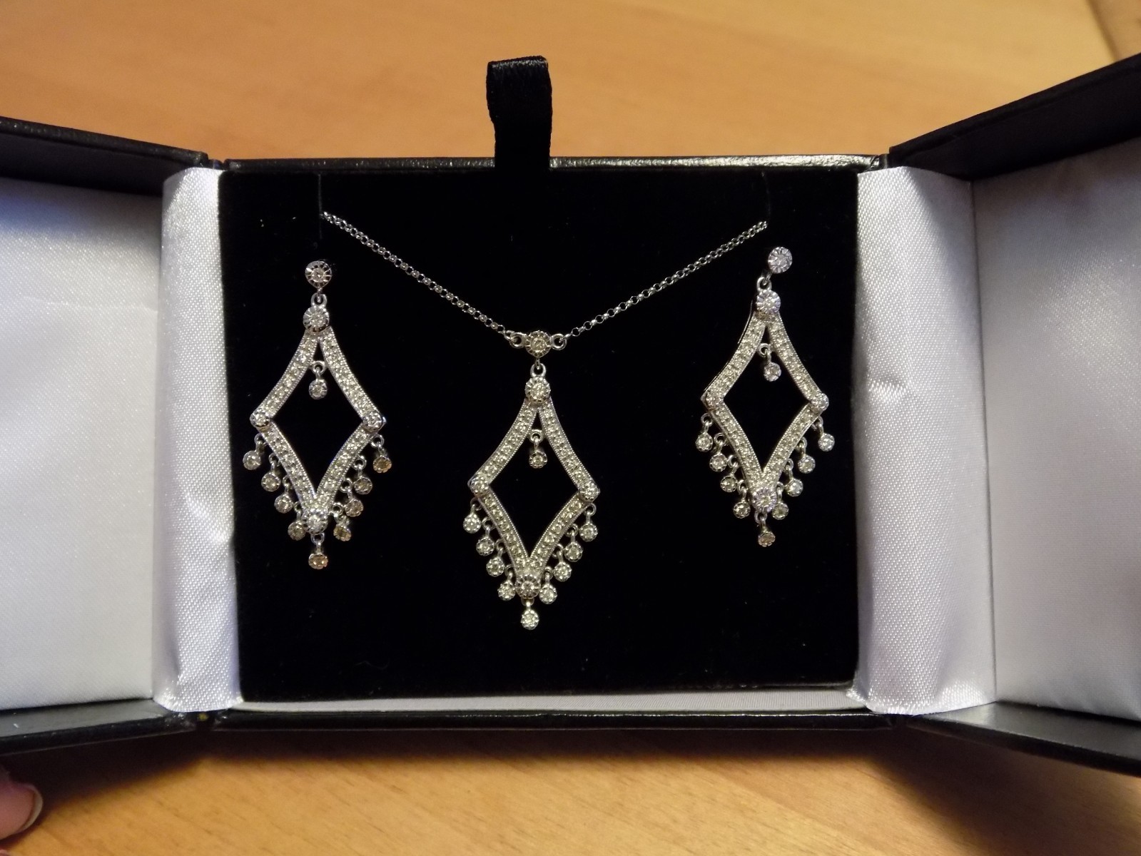 Vintage 14k white gold diamond dangle earrings w/ matching 14k diamond necklace