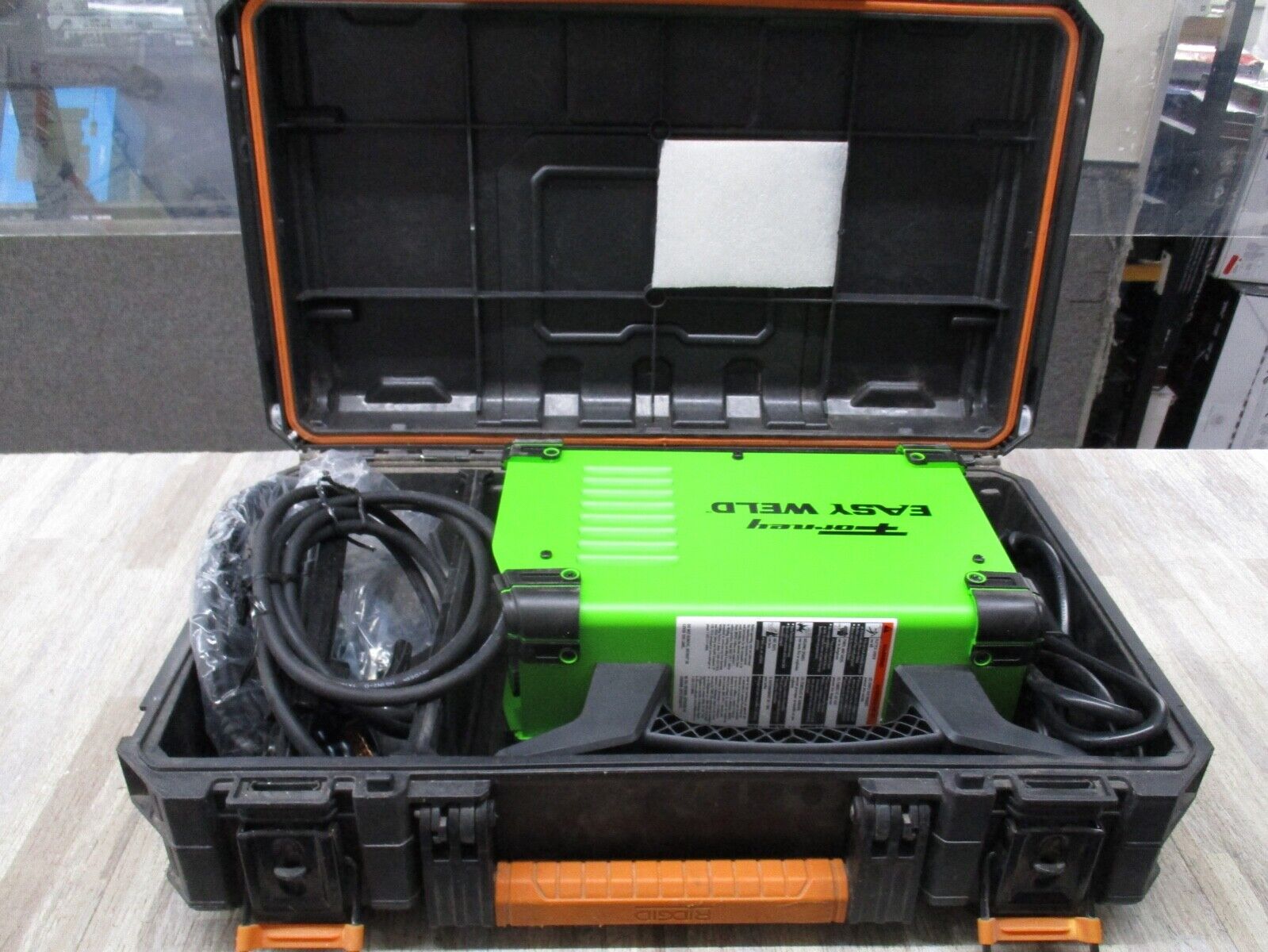 100st, 120-volt, Green With Carry Case. New