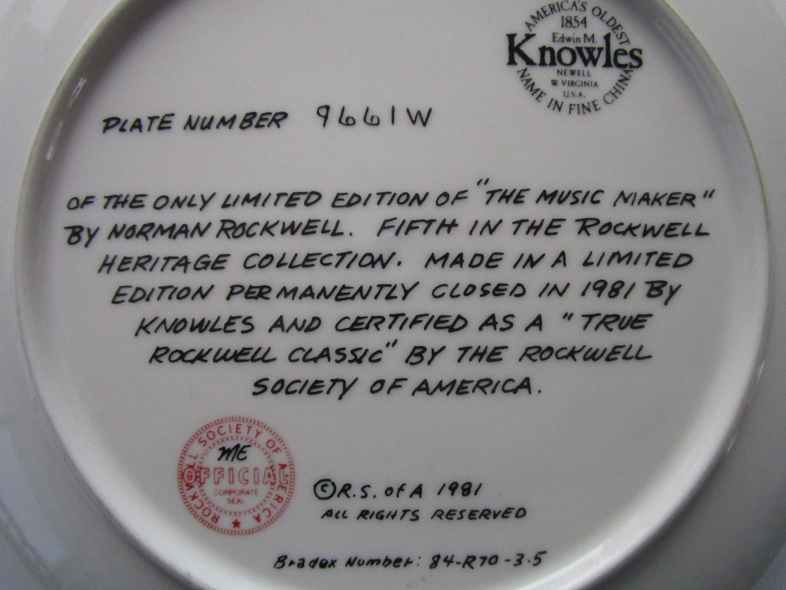KNOWLES COLLECTORS PLATE NORMAN ROCKWELL 1981 THE MUSIC MAKER