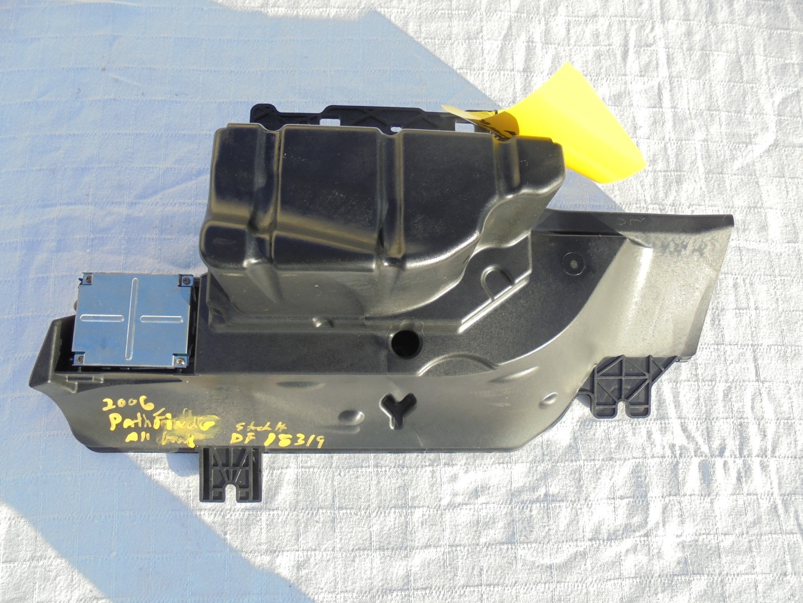 2005 TO 2012 NISSAN PATHFINDER BOSE REAR SUBWOOFER #28170 EA500 NICE FACTORY.