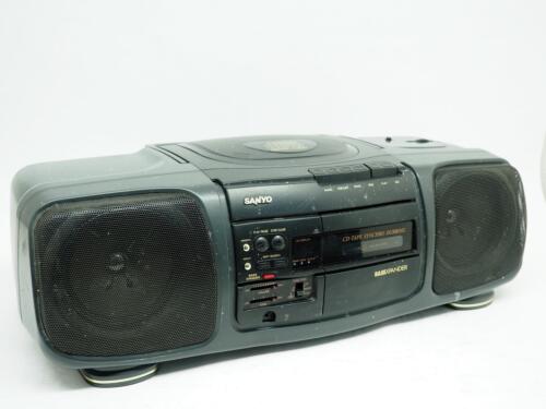 SANYO MCD-Z16 Portable CD/Cassette Boombox Radio Works Great! SANYO MCD-Z16 Portable CD/Cassette Boombox Radio Works Great!
