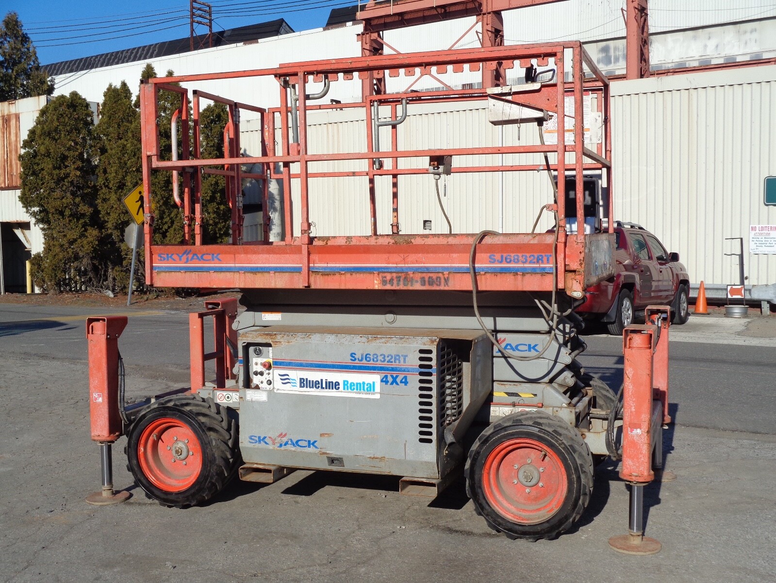 2011 SKYJACK SJ6832RT 4x4 Scissor man Aerial Boom Lift - 32 FT Height