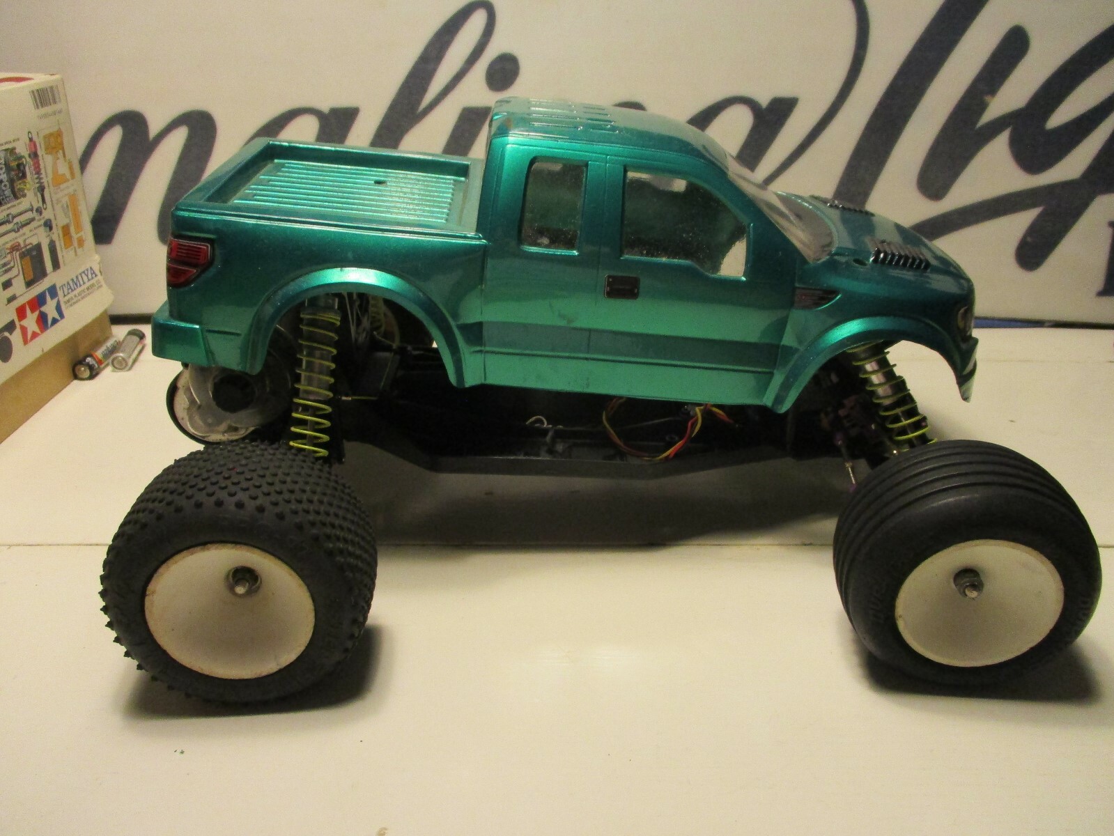 Duratrax Evader 1/10 RC truck HiTec HS-5475HB ,aluminum bulkhead, Trinity, RPM