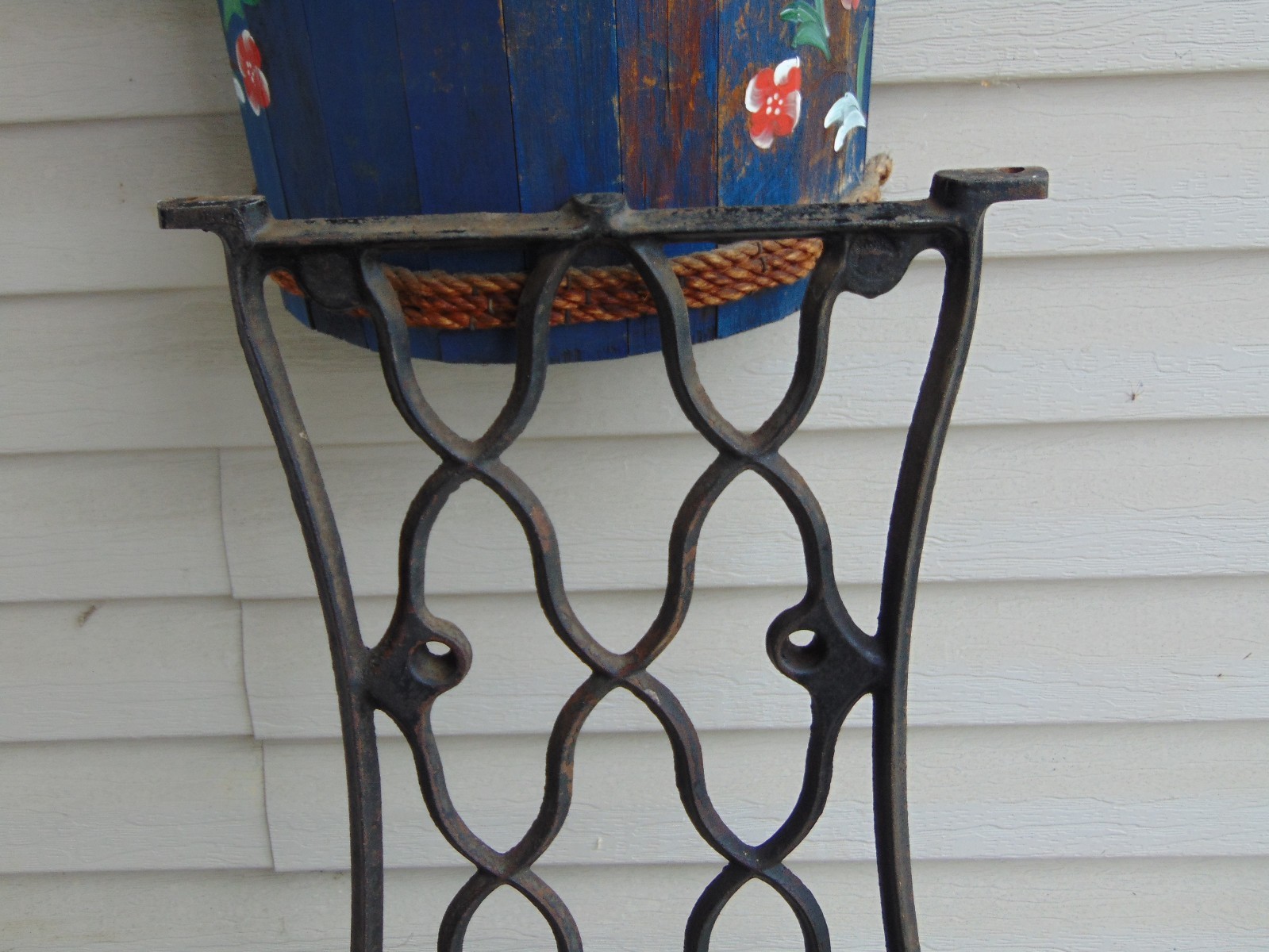 vintage /sewing machine base/stand/legs    nice #   5153