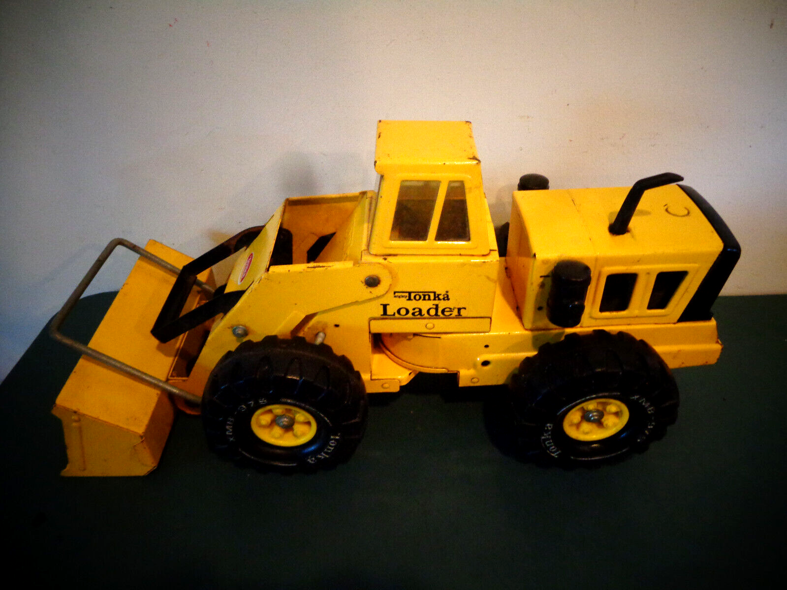 VINTAGE MIGHTY TONKA LOADER FRONT END LOADER PRESSED STEEL