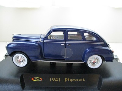 SIGNATURE MODELS 1941 PLYMOUTH SEDAN 1/32 DIECAST