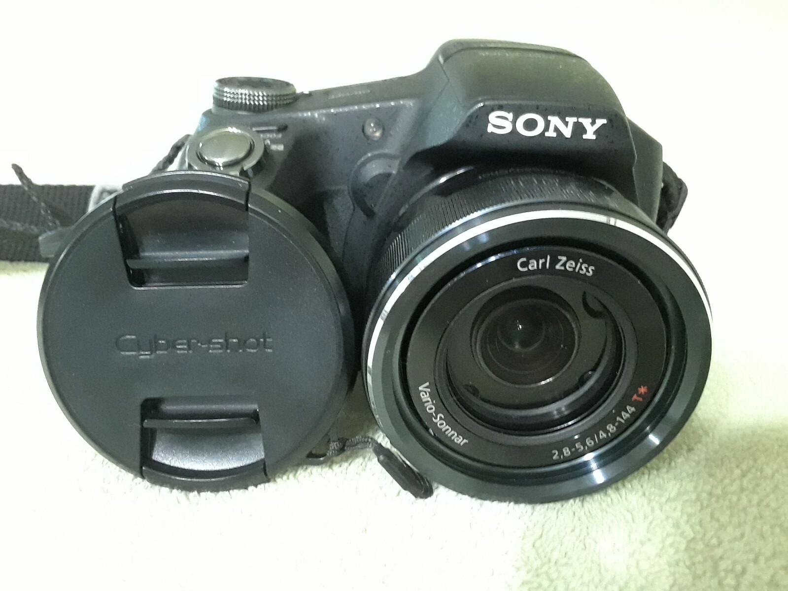 Sony Cyber-shot DSC-HX100V, 16.2MP, 30X/4X Zoom Digital