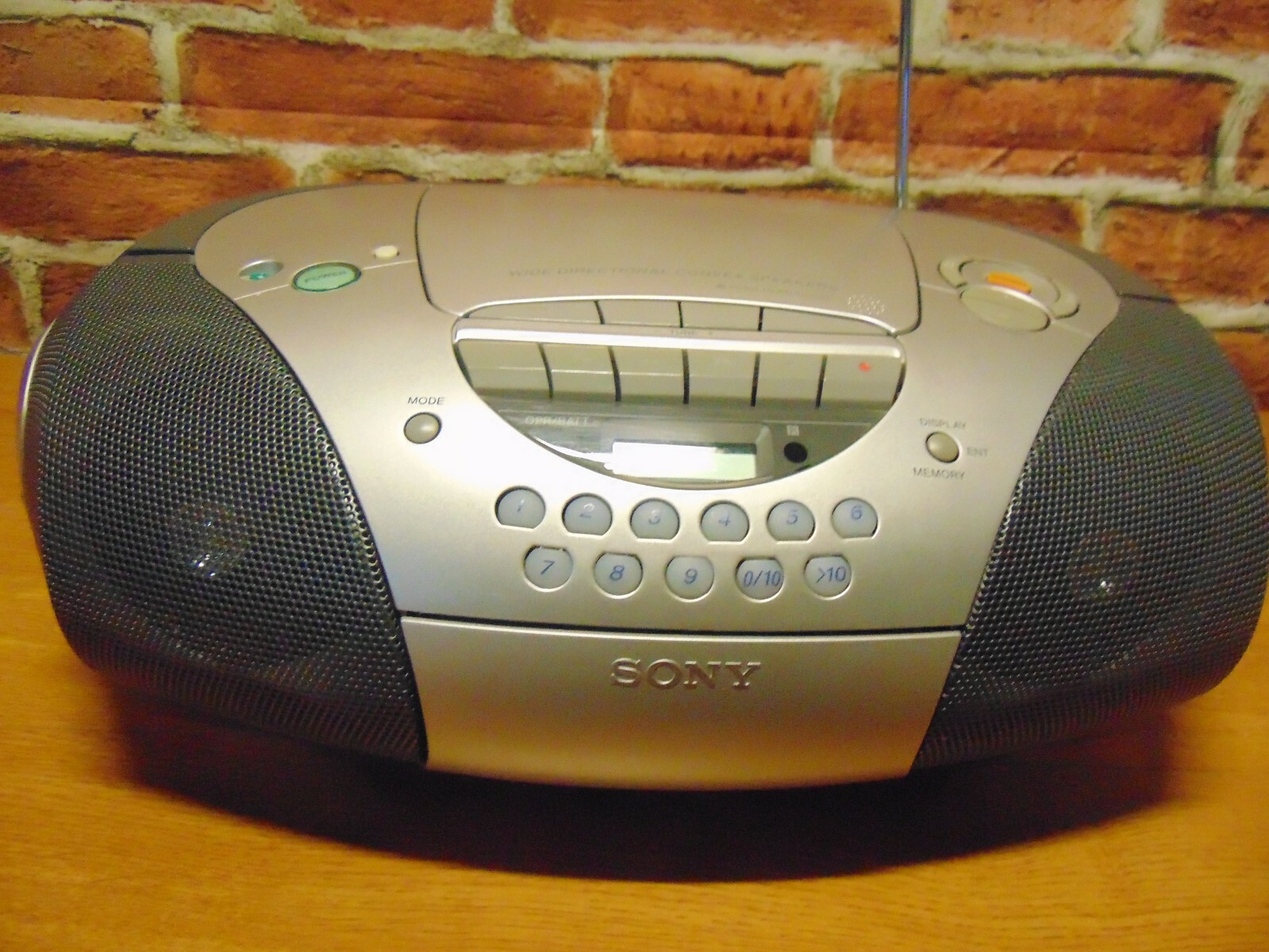 SONY CFD-S300 MEGABASS CD/AM-FM RADIO/CASSETTE PLAYER BOOMBOX (SEE DETAILS)