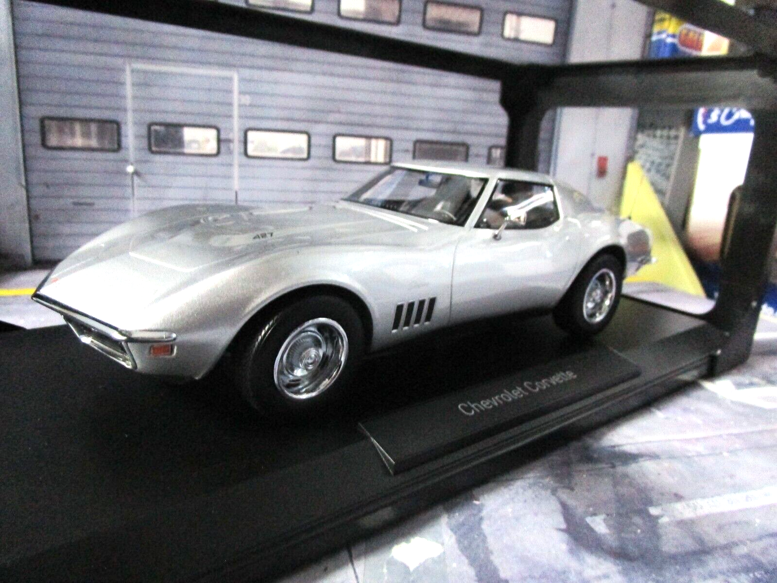 1/18ミニカー　CHEVROLET CORVETTE C3 Amazon.com: KK Scale Models 1/18 - Chevrolet Corvette C3