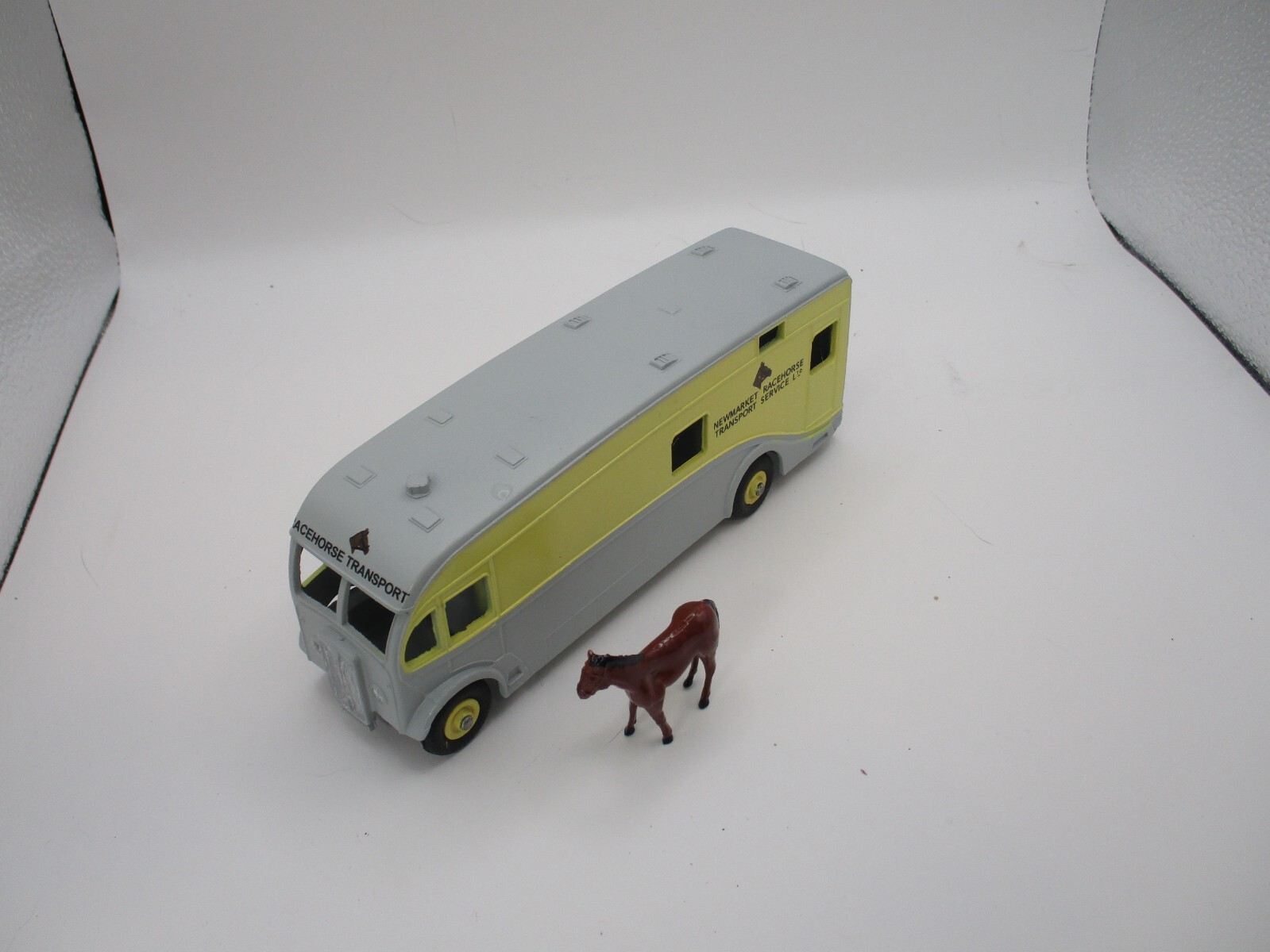 RARE VINTAGE DINKY SUPERTOYS #979-G MAUDSLEY RACE HORSE