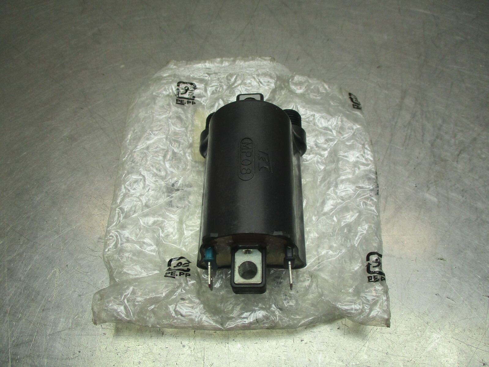 KTF−0570 2003 Kawasaki Kdx200 OEM Air Cleaner Element Holder for sale