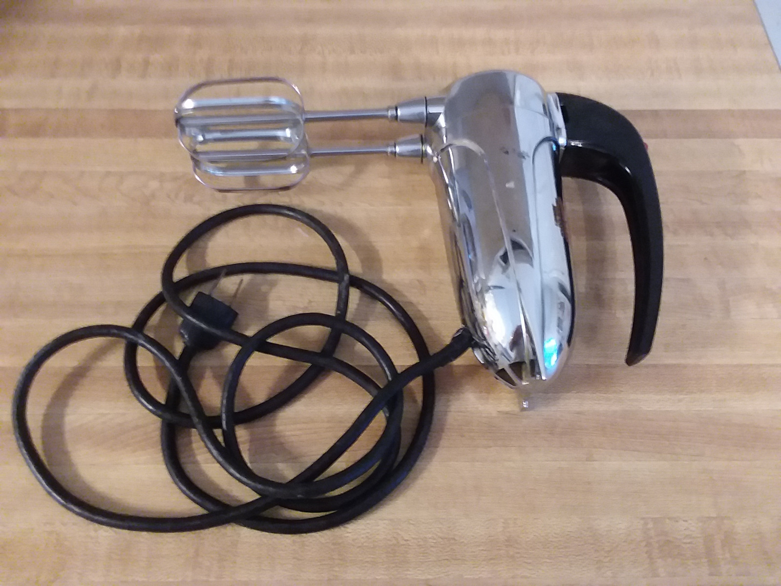 VINTAGE SUNBEAM MIX MASTER JUNIOR MODEL JC WITH BEATERS