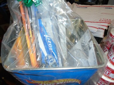 hot wheels trash can