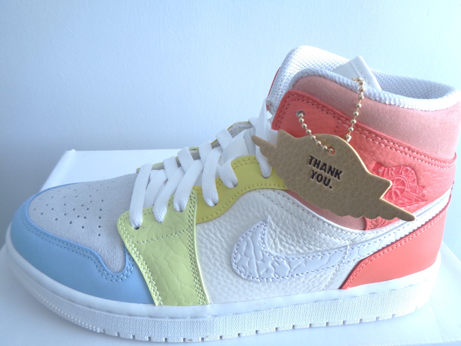 シューズ(女性用) Nike Women's Air Jordan 1 Mid Nike Women's Air Jordan 1 Mid Shoes 'Strawberry & Cream