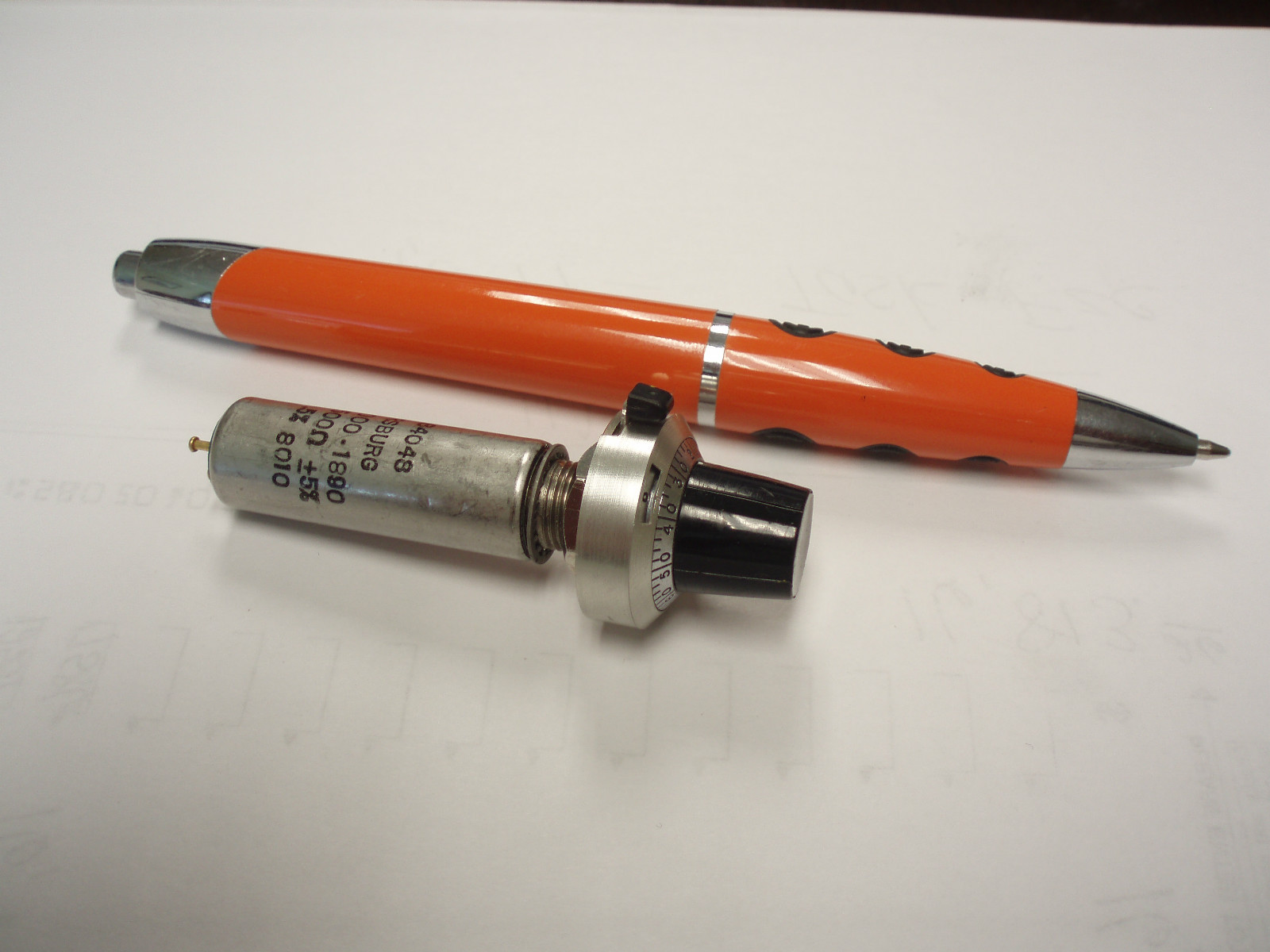 POTENTIOMETER & DIAL ASSY. VERNITRON 2500 OHMS 10 TURN 0.5 LIN. PANEL