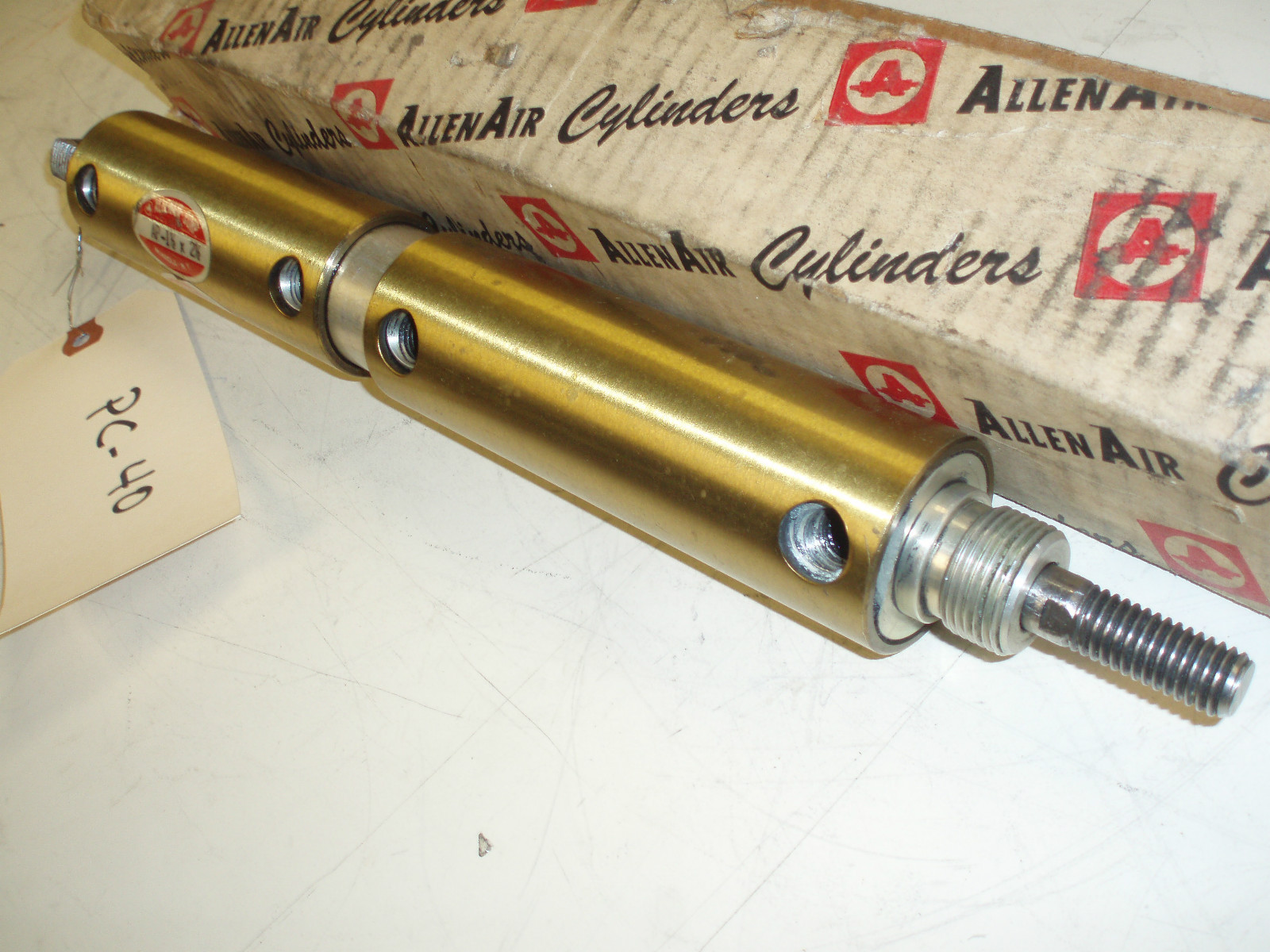 ALLENAIR DUAL PNEUMATIC CYLINDER P/N AP11/2 X21/2X3 5.5" STROKE BORE