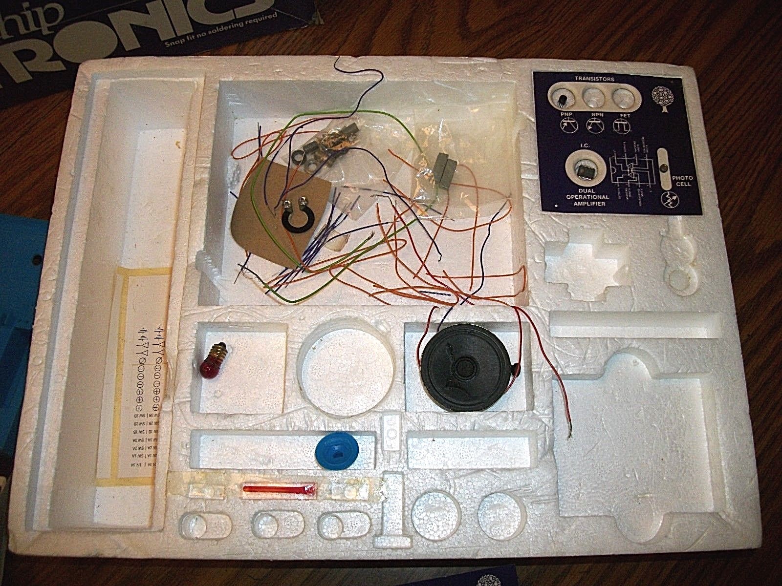 Vintage Tree of Knowledge EDI Microchip Electronics 150+ Science Fair Projects