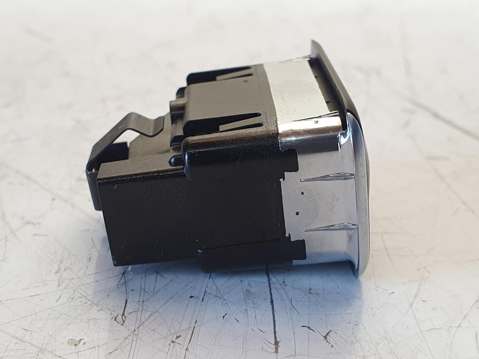 2010 C Class MERCEDES W204 BOOT SWITCH 2007-01/15 2129059200 image 5