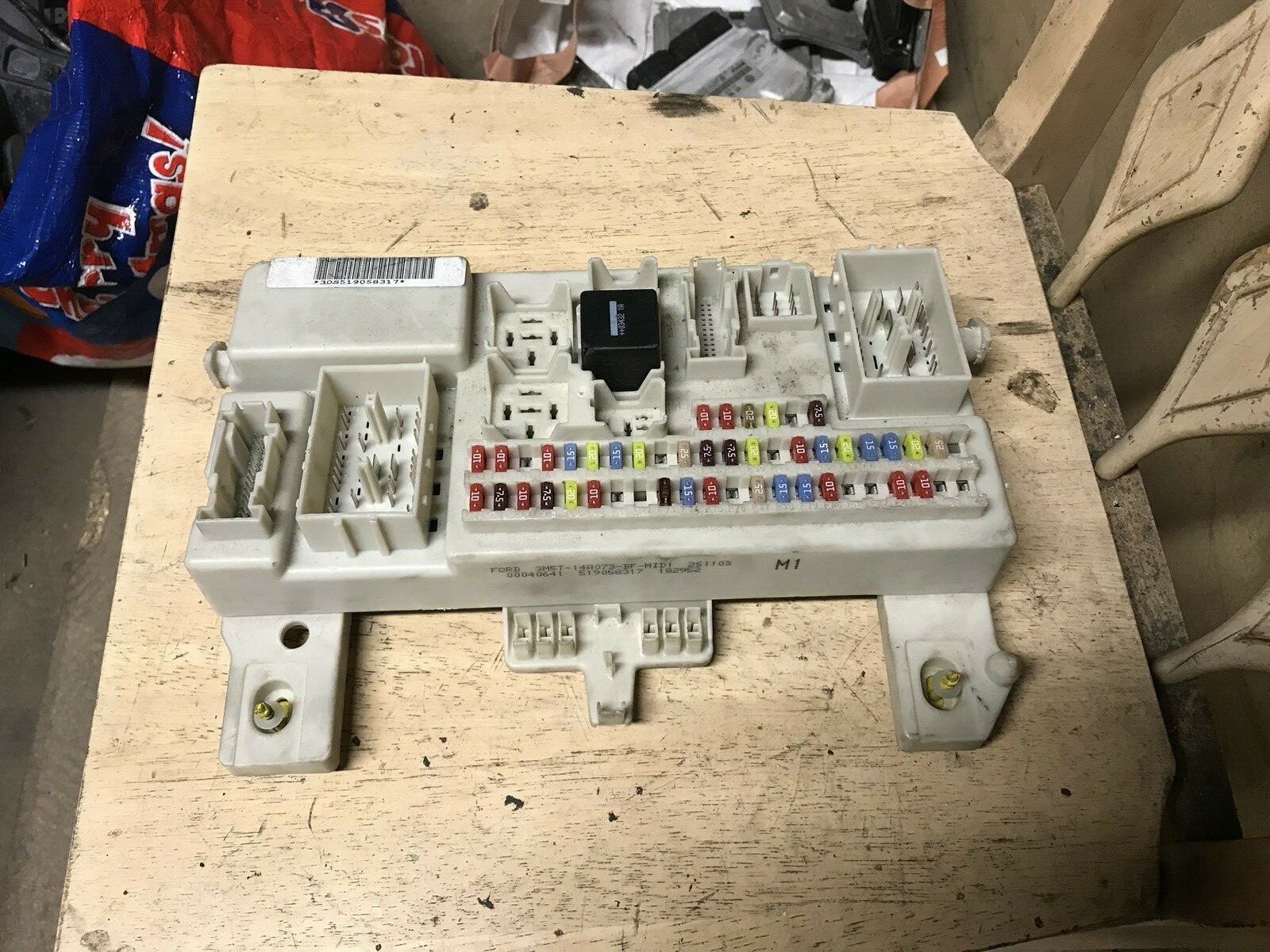 FORD FOCUS CMAX BODY CONTROL MODULE FUSE BOX 3M5T14A073BF