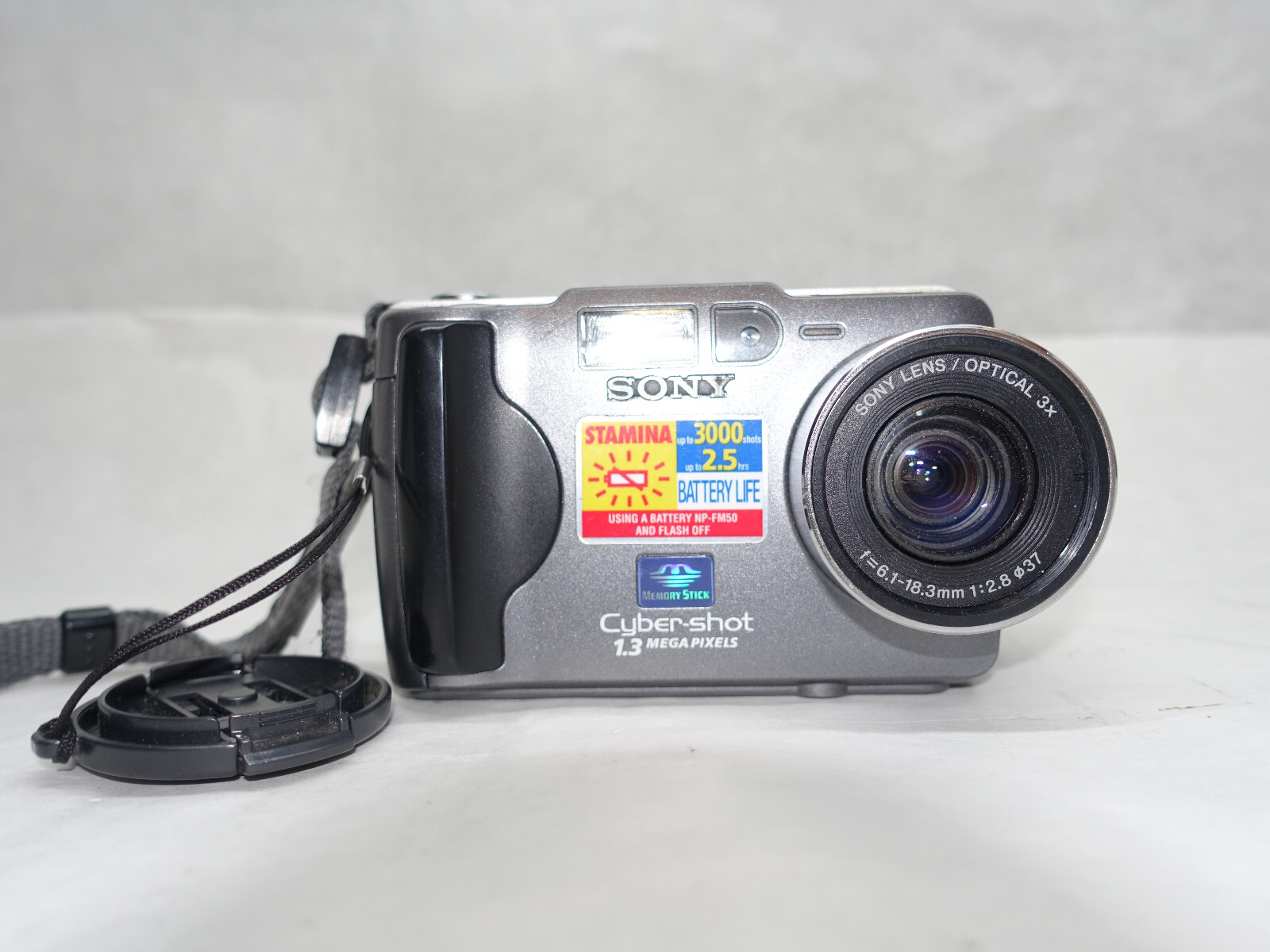 SONY Cyber-shot DSC-S30 1.3メガピクセルカメラ Sony Cyber-shot DSC-S30, 1.3 Megapixels, 3x Optical Zoom