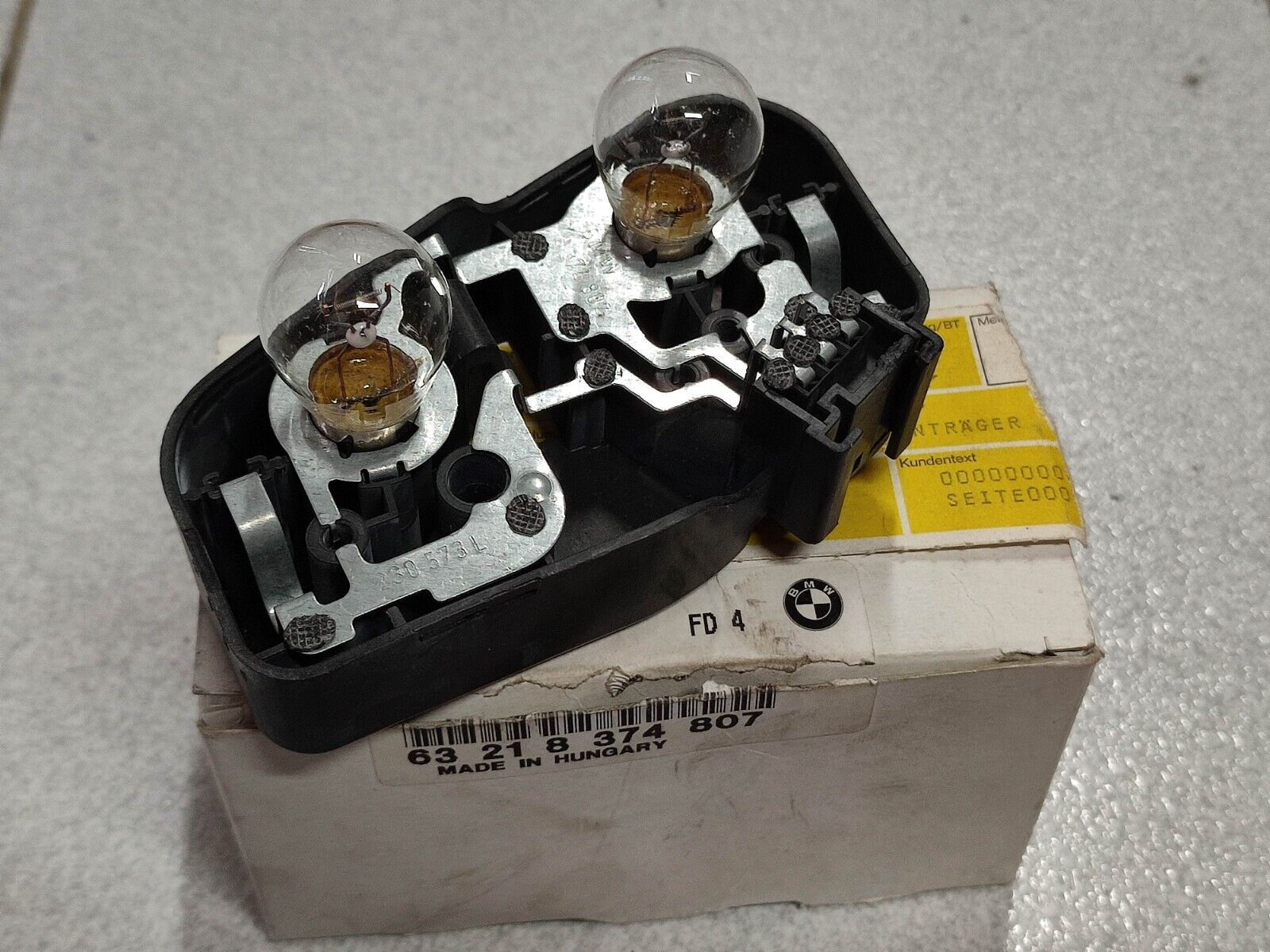 BMW E46 tail light trunk lid bulb socket left !NEW! GENUINE BMW E46 tail light trunk lid bulb socket left !NEW! GENUINE