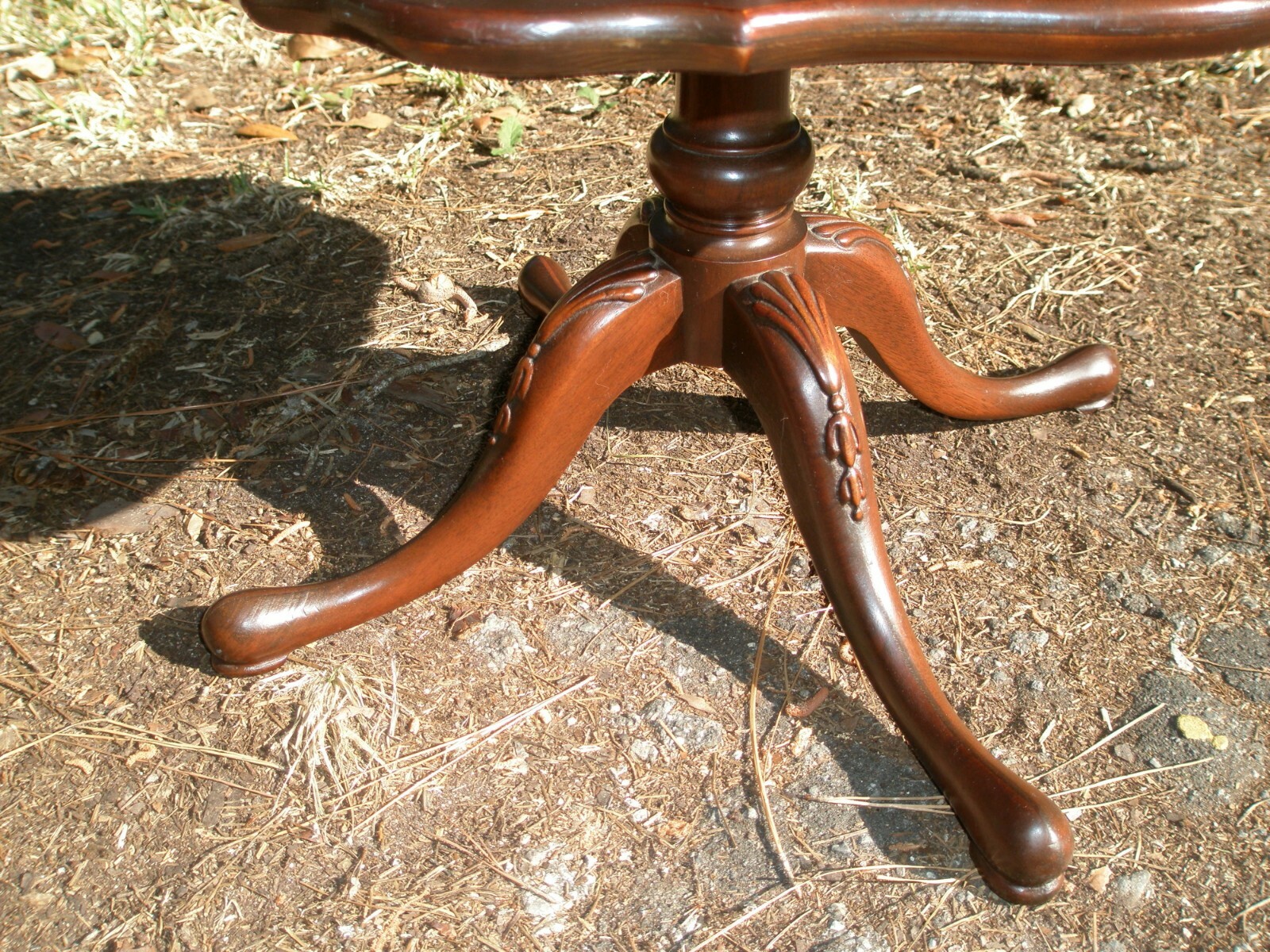 Small Georgian 3-Tier Dumbwaiter Table, Imperial, Grand Rapids, model 4101, 31