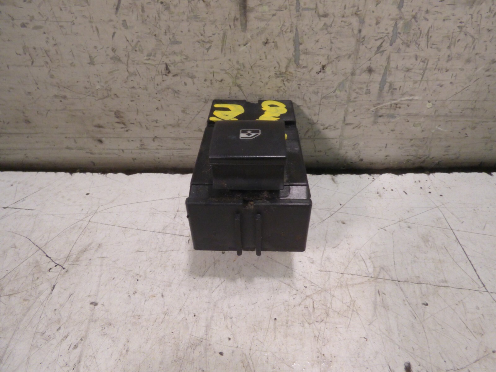 interruttore alzacristallo posteriore destro CHEVROLET CRUZE 2010 13305368