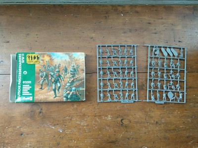 REVELL German Armoured Infantry 1:72 02511