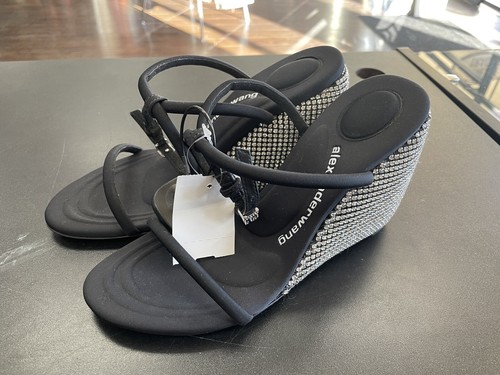 この夏に履きたい！【alexanderwang】wedge flip flop sandal AW Wedge Flip-Flop in BLACK | alexanderwang®