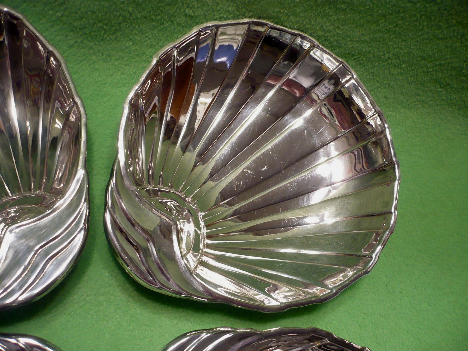 Set of 4 vintage FB ROGERS Silver Co 1883 SEASHELL 616 silverplate serving dish.