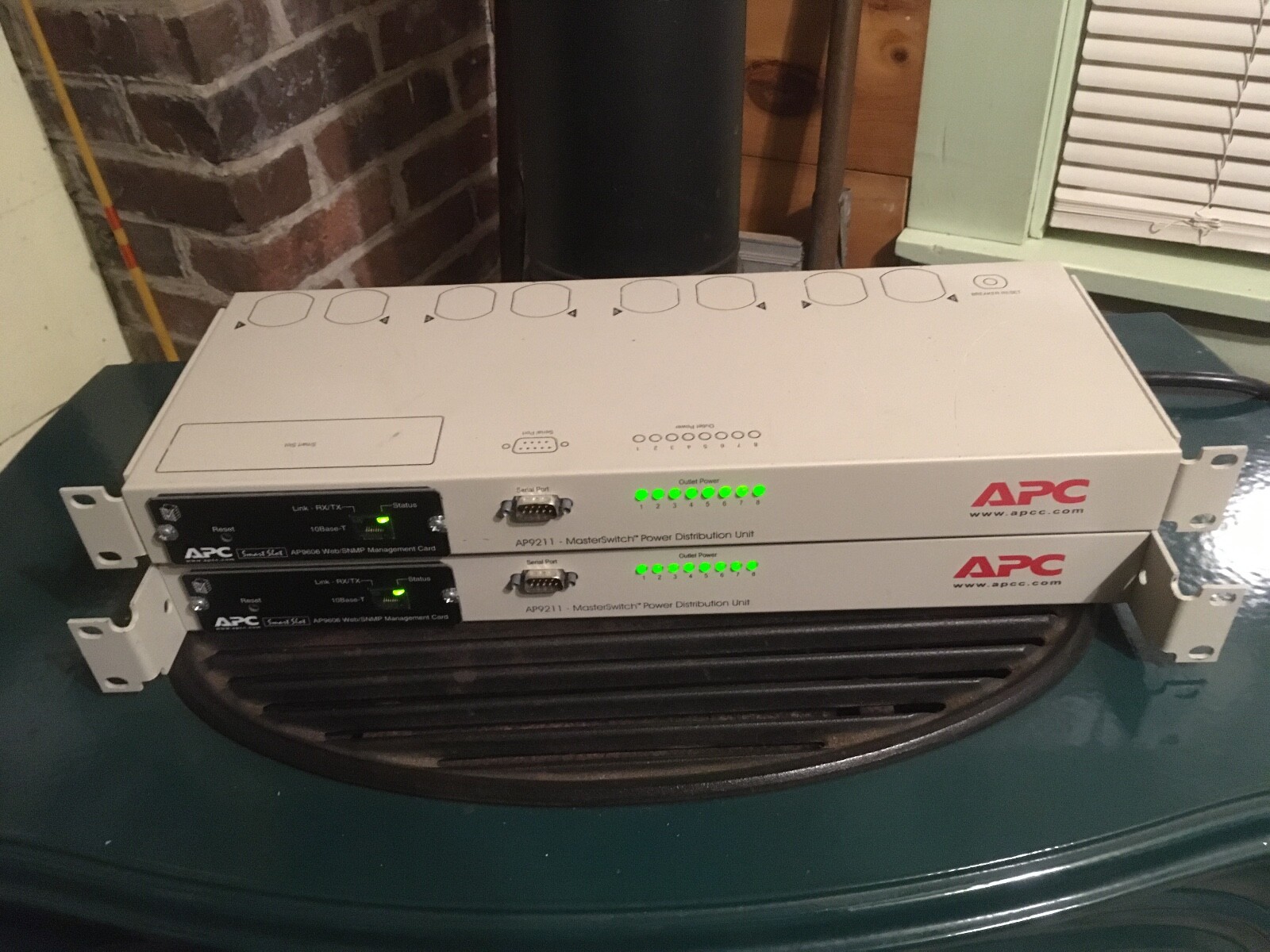APMU APC AP9211 MasterSwitch 1U 15A 120V Power Distribution Unit