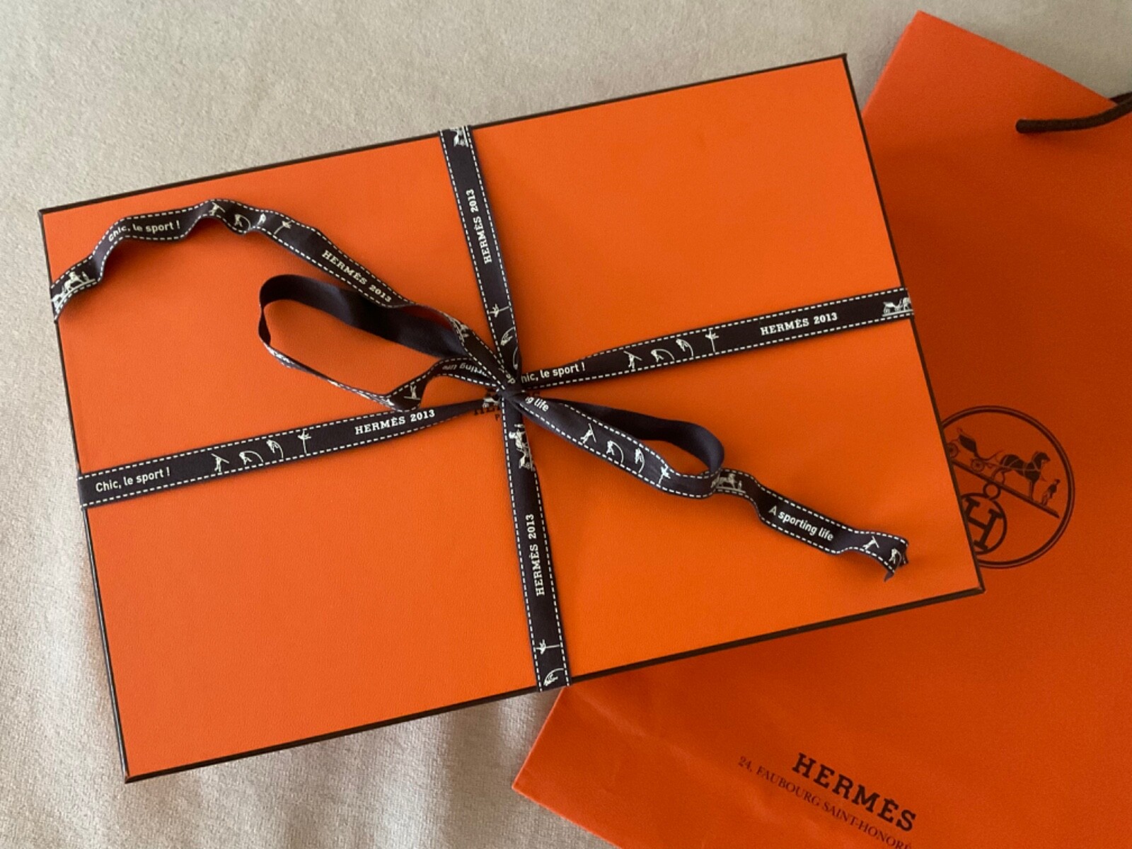 NEW HERMES SIGNATURE SHOPPING BAG EMPTY SHOE BOX RIBBON SET NEW HERMES SIGNATURE SHOPPING BAG EMPTY SHOE BOX RIBBON SET