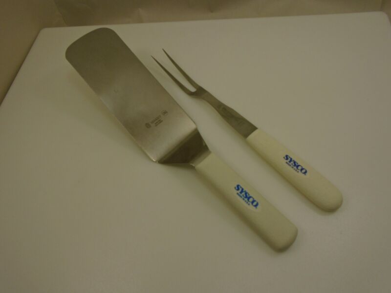 Sysco USA 8X3 Semi Flex Traditional Spatula & 13.5 in Carving Fork White Handles