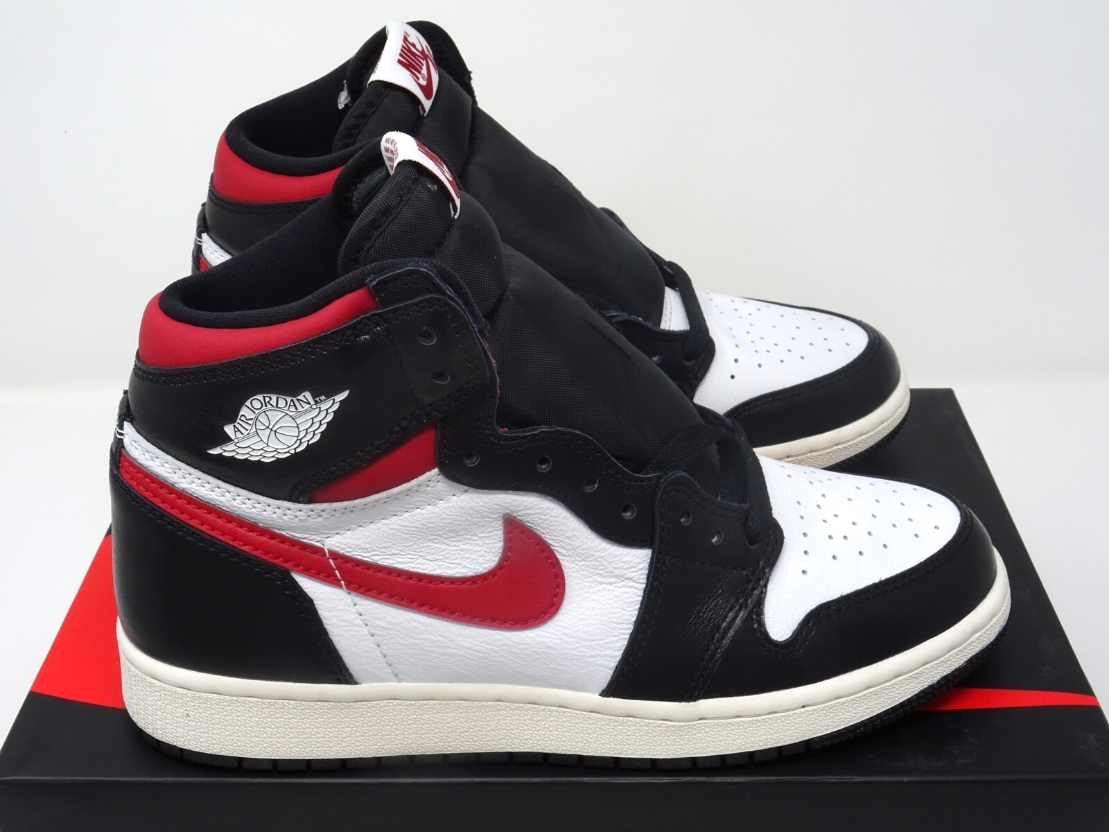 nike air jordan 1 retro high gs black gym red white