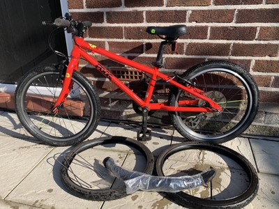 Frog 52 kids bike. Red. 20inch wheels with extra road tyres